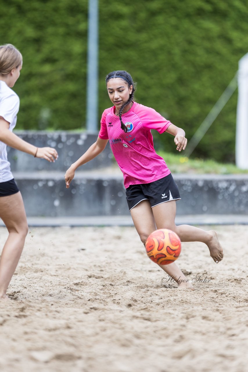 Bild 90 - wBJ/wCJ Beachsoccer Cup